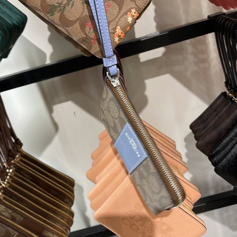 Corner Zip Wristlet In Signature Canvas Khaki / Marble Blue - Picture 7 of 11
